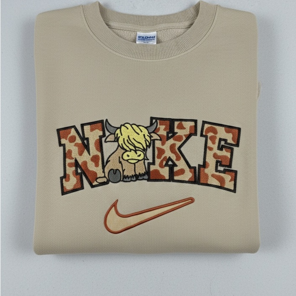 Gildan Beige Crew Neck Sweater with Graphic Design